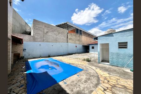 Casa à venda com 499m², 5 quartos e 8 vagas Casa à venda com 499m², 5 quartos e 8 vagasÁrea comum - Piscina