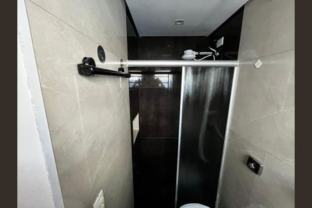 Casa à venda com 499m², 5 quartos e 8 vagas Casa à venda com 499m², 5 quartos e 8 vagasBanheiro da Suíte 1