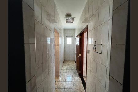 Casa à venda com 499m², 5 quartos e 8 vagas Casa à venda com 499m², 5 quartos e 8 vagasCorredor/Cozinha/banheiro