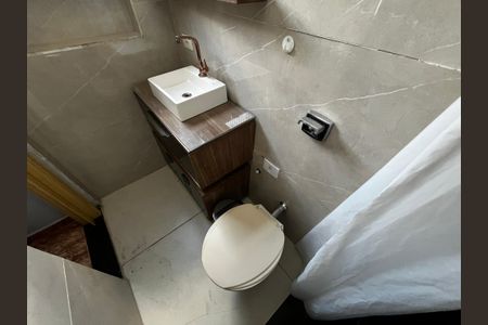 Casa à venda com 499m², 5 quartos e 8 vagas Casa à venda com 499m², 5 quartos e 8 vagasBanheiro da Suíte 2