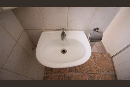 Banheiro Social de casa para alugar com 1 quarto, 40m² em Vila Darli, São Paulo