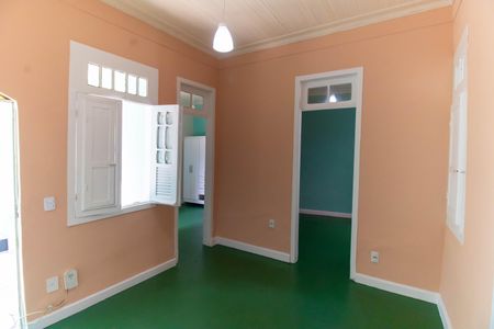 Sala de casa à venda com 2 quartos, 130m² em Centro, Niterói
