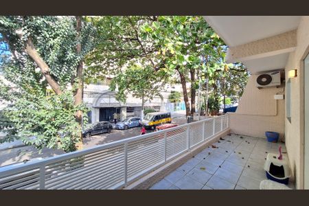 Varanda de casa à venda com 5 quartos, 400m² em Vila Anglo Brasileira, São Paulo