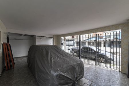 Casa à venda com 236m², 5 quartos e 2 vagas Casa à venda com 236m², 5 quartos e 2 vagasÁrea Comum - Garagem