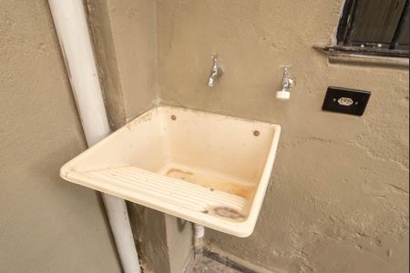 Casa à venda com 236m², 5 quartos e 2 vagas Casa à venda com 236m², 5 quartos e 2 vagasÁrea comum - Lavanderia -Casa 1