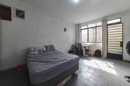 Casa à venda com 236m², 5 quartos e 2 vagas Casa à venda com 236m², 5 quartos e 2 vagasQuarto -Casa 2