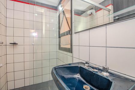 Banheiro de kitnet/studio para alugar com 1 quarto, 29m² em Bom Fim, Porto Alegre