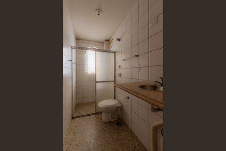 Banheiro de apartamento para alugar com 1 quarto, 52m² em Medianeira, Porto Alegre