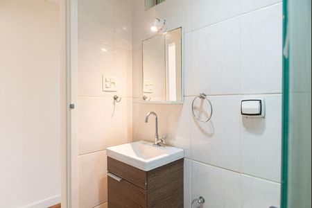 Banheiro de kitnet/studio para alugar com 1 quarto, 28m² em Consolação, São Paulo