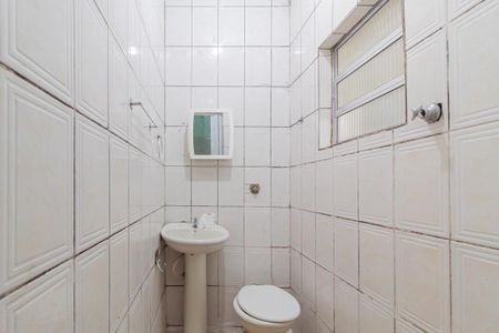 Banheiro de casa para alugar com 1 quarto, 50m² em Vila Granada, São Paulo