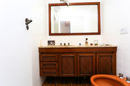 Apartamento para alugar com 198m², 4 quartos e 3 vagas Apartamento para alugar com 198m², 4 quartos e 3 vagasBanheiro da Suíte 2