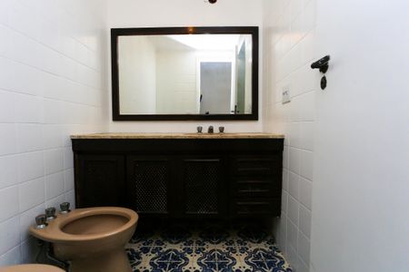 Apartamento para alugar com 198m², 4 quartos e 3 vagas Apartamento para alugar com 198m², 4 quartos e 3 vagasBanheiro da Suíte