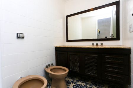 Apartamento para alugar com 198m², 4 quartos e 3 vagas Apartamento para alugar com 198m², 4 quartos e 3 vagasBanheiro da Suíte