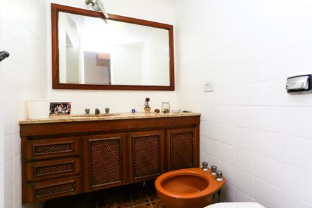 Apartamento para alugar com 198m², 4 quartos e 3 vagas Apartamento para alugar com 198m², 4 quartos e 3 vagasBanheiro da Suíte 2