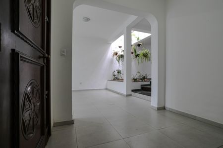 Entrada de casa para alugar com 3 quartos, 400m² em Jardim Armenia, Mogi das Cruzes