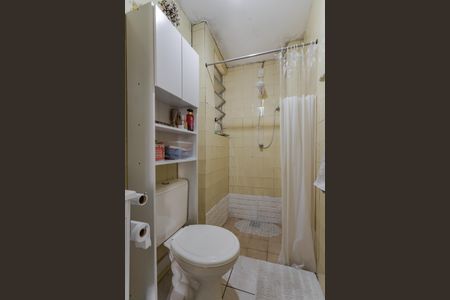 Banheiro de apartamento à venda com 1 quarto, 51m² em São Sebastião, Porto Alegre