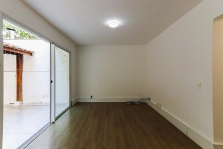 Sala de casa de condomínio para alugar com 3 quartos, 220m² em Vila São Silvestre, São Paulo