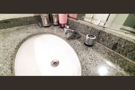 Apartamento para alugar com 80m², 2 quartos e 1 vaga Apartamento para alugar com 80m², 2 quartos e 1 vagaBanheiro da Suíte