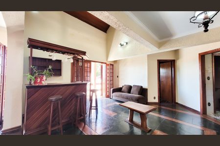 Sala de casa para alugar com 4 quartos, 498m² em Jardim Presidente Wenceslau, Campinas