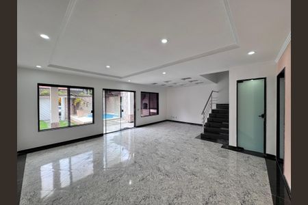 Sala de casa de condomínio à venda com 4 quartos, 350m² em Vargem Pequena, Rio de Janeiro