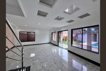 Sala de casa de condomínio à venda com 4 quartos, 350m² em Vargem Pequena, Rio de Janeiro