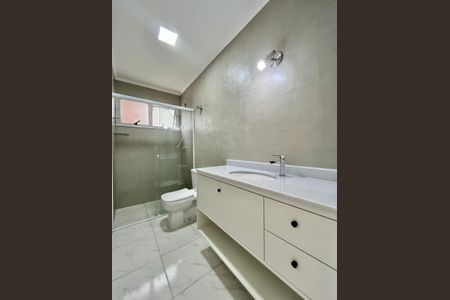 Banheiro de apartamento para alugar com 1 quarto, 52m² em Jardim Proença, Campinas