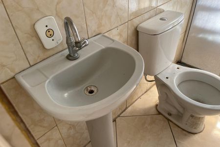 Casa para alugar com 45m², 2 quartos e sem vaga Casa para alugar com 45m², 2 quartos e sem vagaBanheiro