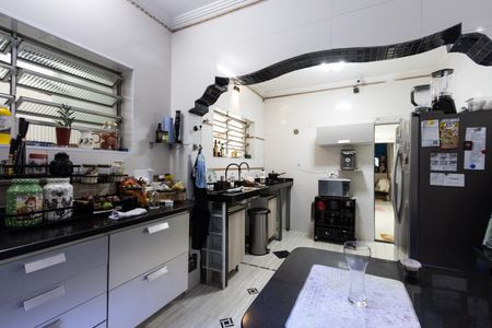 Casa à venda com 240m², 5 quartos e 6 vagas Casa à venda com 240m², 5 quartos e 6 vagasCozinha