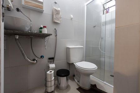 Casa à venda com 240m², 5 quartos e 6 vagas Casa à venda com 240m², 5 quartos e 6 vagasBanheiro Social 2