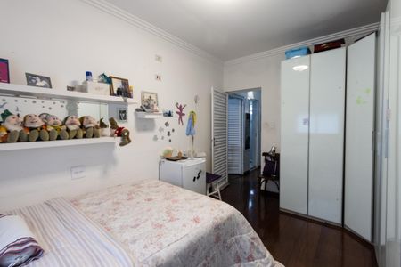 Casa à venda com 240m², 5 quartos e 6 vagas Casa à venda com 240m², 5 quartos e 6 vagasQuarto 2