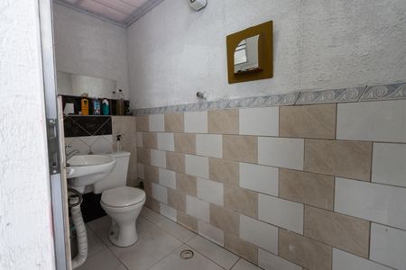 Casa à venda com 240m², 5 quartos e 6 vagas Casa à venda com 240m², 5 quartos e 6 vagasBanheiro de Serviço