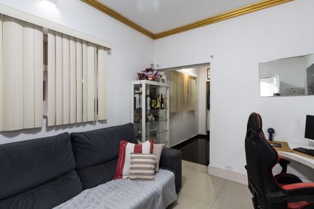 Casa à venda com 240m², 5 quartos e 6 vagas Casa à venda com 240m², 5 quartos e 6 vagasSala