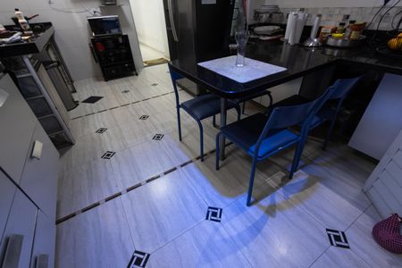 Casa à venda com 240m², 5 quartos e 6 vagas Casa à venda com 240m², 5 quartos e 6 vagasCozinha