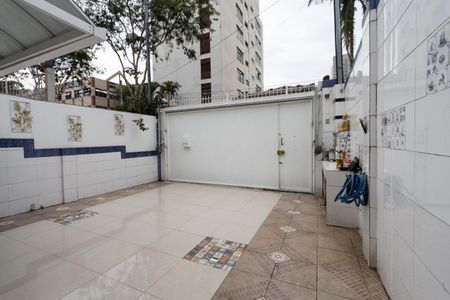 Casa à venda com 240m², 5 quartos e 6 vagas Casa à venda com 240m², 5 quartos e 6 vagasGaragem
