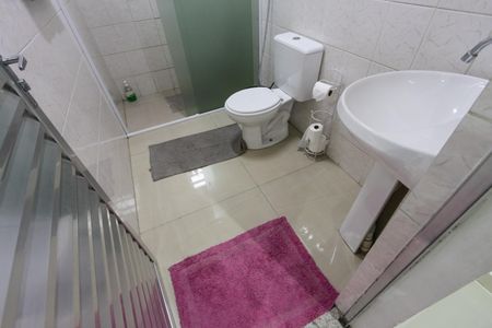 Casa à venda com 240m², 5 quartos e 6 vagas Casa à venda com 240m², 5 quartos e 6 vagasBanheiro Social