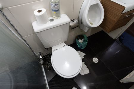 Casa à venda com 240m², 5 quartos e 6 vagas Casa à venda com 240m², 5 quartos e 6 vagasBanheiro da Suite 2