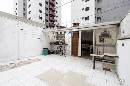 Casa à venda com 240m², 5 quartos e 6 vagas Casa à venda com 240m², 5 quartos e 6 vagasQuintal