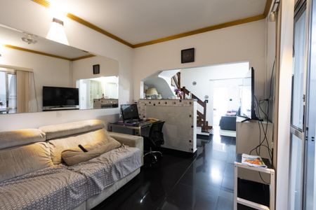 Casa à venda com 240m², 5 quartos e 6 vagas Casa à venda com 240m², 5 quartos e 6 vagasSala de TV