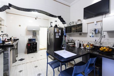 Casa à venda com 240m², 5 quartos e 6 vagas Casa à venda com 240m², 5 quartos e 6 vagasCozinha