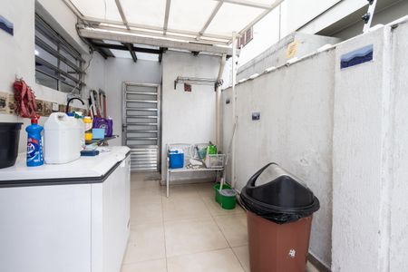 Casa à venda com 240m², 5 quartos e 6 vagas Casa à venda com 240m², 5 quartos e 6 vagasÁrea de Serviço