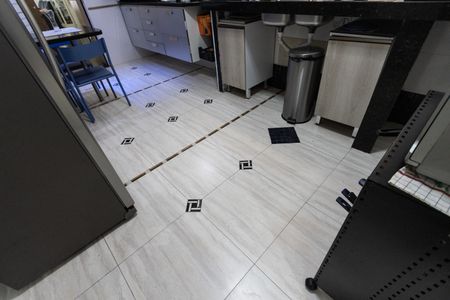 Casa à venda com 240m², 5 quartos e 6 vagas Casa à venda com 240m², 5 quartos e 6 vagasCozinha