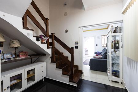 Casa à venda com 240m², 5 quartos e 6 vagas Casa à venda com 240m², 5 quartos e 6 vagasSala