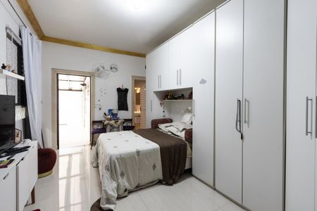 Casa à venda com 240m², 5 quartos e 6 vagas Casa à venda com 240m², 5 quartos e 6 vagasSuite