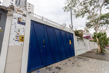 Casa à venda com 240m², 5 quartos e 6 vagas Casa à venda com 240m², 5 quartos e 6 vagasFachada