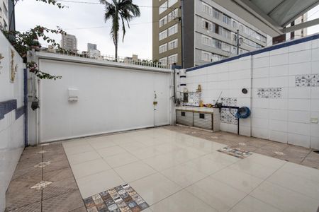 Casa à venda com 240m², 5 quartos e 6 vagas Casa à venda com 240m², 5 quartos e 6 vagasGaragem