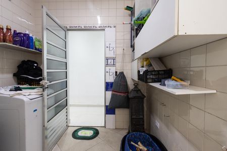 Casa à venda com 240m², 5 quartos e 6 vagas Casa à venda com 240m², 5 quartos e 6 vagasÁrea de Serviço