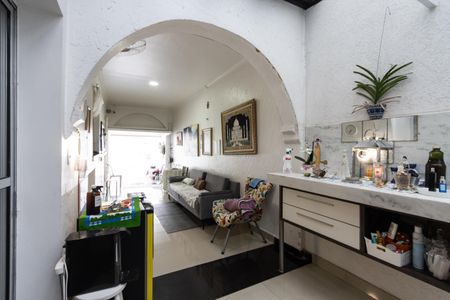 Casa à venda com 240m², 5 quartos e 6 vagas Casa à venda com 240m², 5 quartos e 6 vagasÁrea Privativa