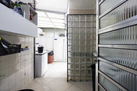 Casa à venda com 240m², 5 quartos e 6 vagas Casa à venda com 240m², 5 quartos e 6 vagasÁrea de Serviço