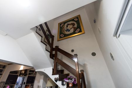 Casa à venda com 240m², 5 quartos e 6 vagas Casa à venda com 240m², 5 quartos e 6 vagasSala