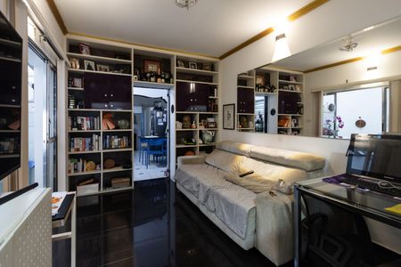 Casa à venda com 240m², 5 quartos e 6 vagas Casa à venda com 240m², 5 quartos e 6 vagasSala